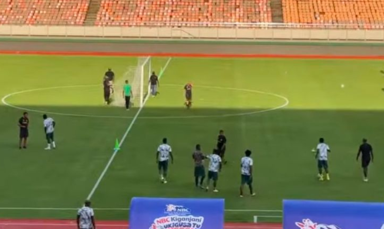 Yanga Yaingia Uwanjani Mkapa, Wachezaji Waanza Mazoezi